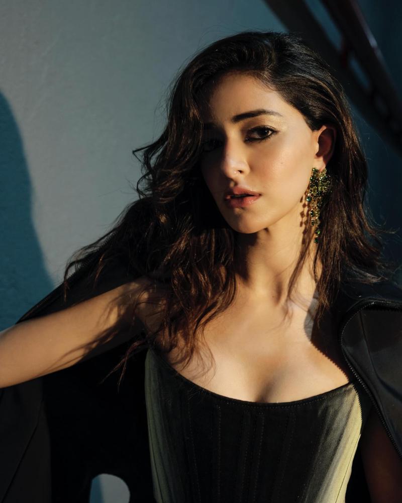 ananya-panday-hot-photos